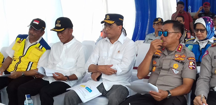 MENINJAU : Menteri Perhubungan Budi Karya Sumadi melakukan peninanjauan ke ruas Tol Cipali- Palimana (Cipali), Minggu (8/12/2019).