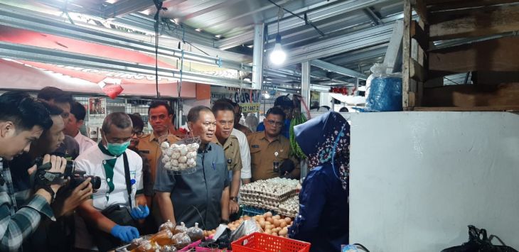 Walikota Bandung Oded M. Danial kunjungi Pasar Kosambi, Senin (16/12/2019).