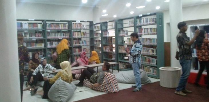 Sejumlah pengunjung padati Perpustakaan Daerah Kabupaten Bandung, Soreang, Kabupaten Bandung, Kamis (30/1/2020).