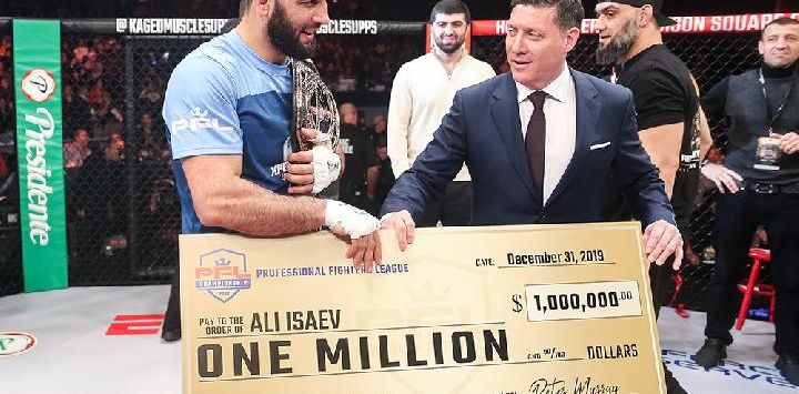 Petarung MMA asal Rusia dan Azerbaijan, Ali Isaev, menjadi juara kelas berat Professional Fighter League (FPL) 2019. (mmajunkie.usatoday.com)