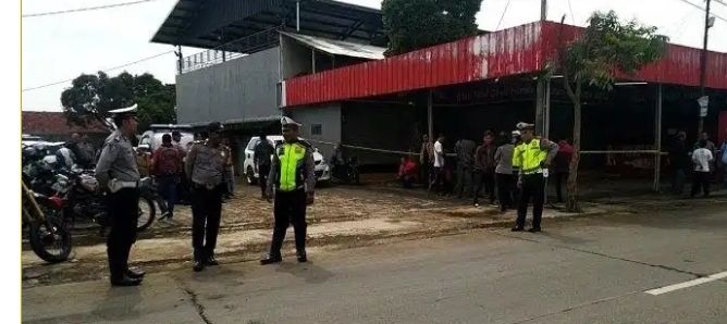 SUASANA : Para pengendara melintasi kedai ramen di Jalan Gandasari, Kecamatan Katapang, Kabupaten Bandung, Kamis (30/1/2020).