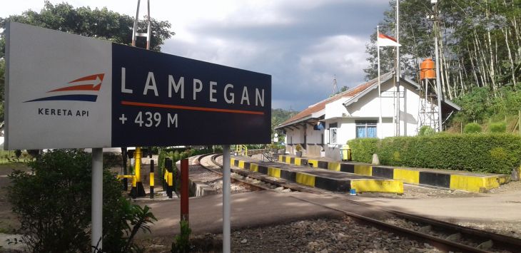 Suasana Stasiun Lampegan di Kabupaten Cianjur. 
Disparbud Jawa Barat akan menggaet wisatawan daratan eropa dengan membuat tur khusus sejarah jalur kereta api.