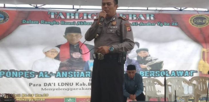 Kapolsek Paseh AKP Zazid Abdulloh SH.,  saat memberikan sambutan dalam milad ke 26 Ponpes Al Anshar Kec. Paseh Kab. Bandung, Sabtu (8/2/2020). Foto: Deden Kusdinar