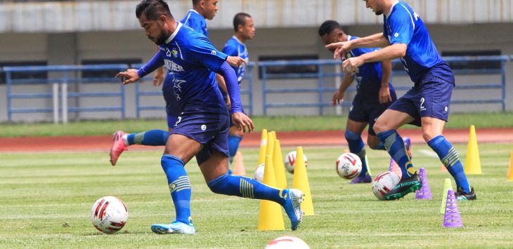 sesi latihan persib bandung
