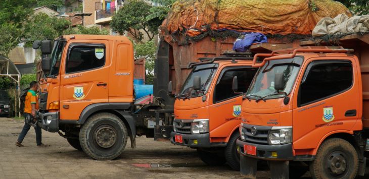 truk-truk pengangkut sampah pemkot Cimahi