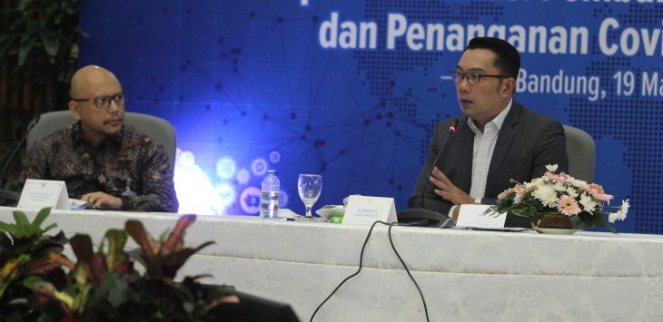 Kantor Perwakilan (KPw) Bank Indonesia (BI) Jawa Barat dan Pemerintah Provinsi Jawa Barat menggelar Rapat Koordinasi Dampak Ekonomi dan Penanganan COVID-19 di Bale Pasundan Kantor Perwakilan (KPw) Bank Indonesia (BI) Jabar, Kota Bandung, Kamis (19/3/2020).