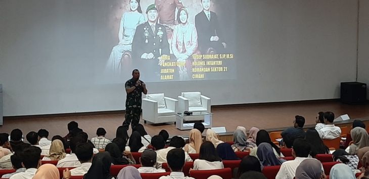 Dansektor 21 Satgas Citarum Harum Kolonel Inf Yusep Sudrajat, S.I.P., memberikan mata kuliah umum Prodi S1 Teknik Telekomunikasi Fakultas Teknik Elektro Universitas Telkom, Rabu (26/2/2020).