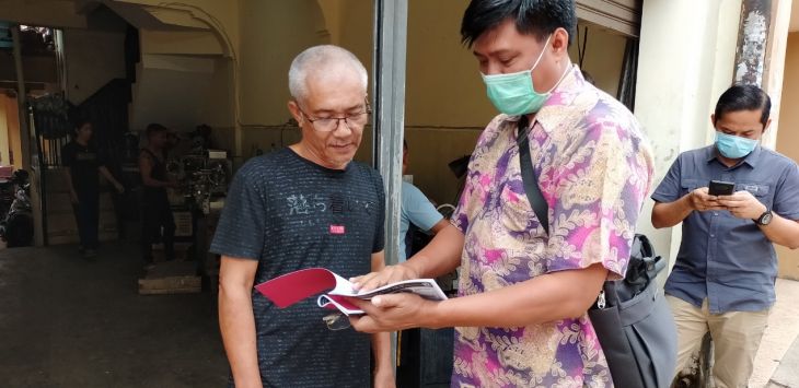 PENYULUHAN : Para perajin senapan angin di Cipacing, Cikeruh, dan Galumpit mendapatkan penyuluhan terkait hukum pembuatan senjata api dari Mabes Polri. (foto: ist) 