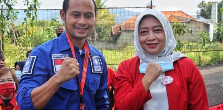 PILBUP : Calon Bupati Bandung dari PDI Perjuangan, Yena Iskandar Ma'soem bersama Calon Wakil Bupati Bandung dari PAN, Atep Rizal.