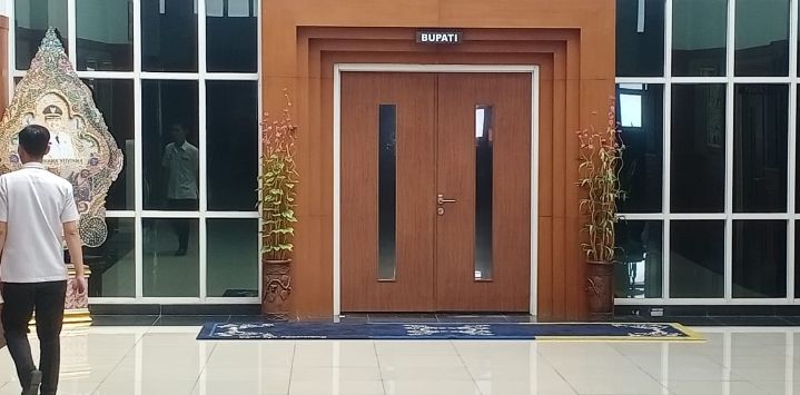 Kantor dinas Bupati Bandung Barat tidak terlihat ada aktivitas apapun seperti biasanya.