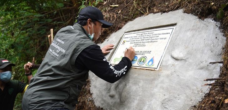 Bupati Bandung Dadang M Naser meresmikan destinasi wisata Astaraja Dewi Hurip, yang berlokasi di Sungai Cigeureuh, Kecamatan Banjaran, Selasa (19/1/2021).