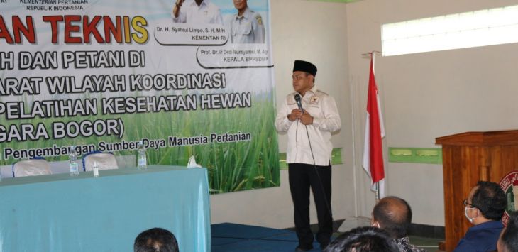 BIMTEK : Anggota Komisi IV DPR RI, Haerudin, saat Bimtek Penyuluh dan Petani di Provinsi Jawa Barat Wilayah Koordinasi BBPKH Cinagara Bogor di Kecamatan Tarogong Kidul Kab. Garut, Minggu (21/2/2021) (foto : IST)