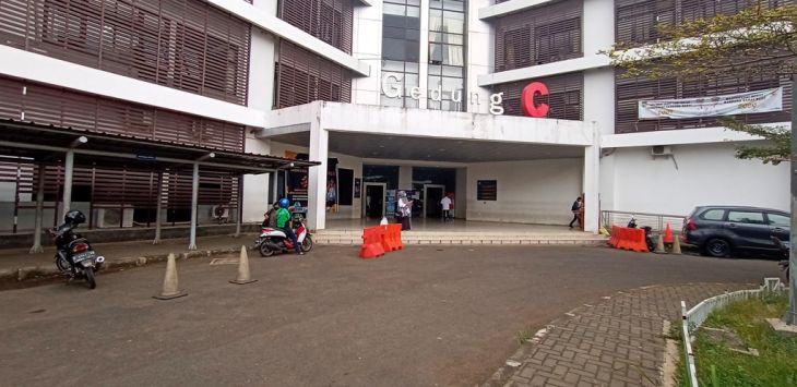 SUASANA: Kantor Disdukcapil di area perkantoran Pemkab Bandung Barat, (foto : HENDRA HIDAYAT/ RADAR BANDUNG)