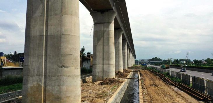  ILUSTRASI : Kondisi aliran air dibawah struktur elevated proyek KCB di kawasan Tol Purbaleunyi kilometer 132 arah Cileunyi setalah diperbaiki. (foto: IST)