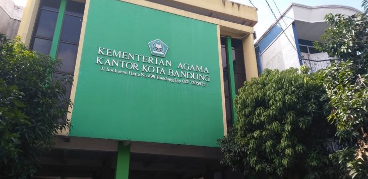 SUASANA: Suasana kantor Kementerian Agama Kota Bandung dari depan. Kementrian Agama Kota Bandung meminta agar Pemkot Bandung bisa segera mencairkan honorarium guru keagamaan. (foto: IST)