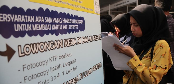 JOB FAIR: Ribuan warga sedang mencari pekerjaan lewat job fair yang diselenggarakan Pemkot Bandung melalui Dinas Tenaga Kerja (Disnaker) Kota Bandung, sebelum masa pandemi Covid-19. (foto: TAOFIK ACHMAD HIDAYAT/RADAR BANDUNG)