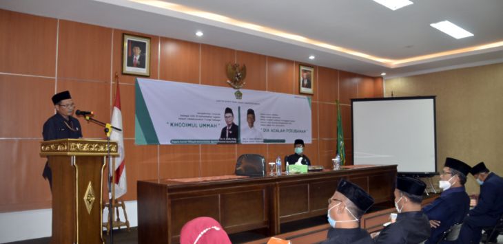 BERI ARAHAN: Kakanwil Kementerian Agama (Kemenag) Provinsi Jawa Barat, Dr. H. Adib saat memberi Pembinaan kepada ASN di lingkungan Kemenang Jabar. (foto: IST)