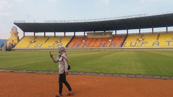 SUASANA : Suasana di Stadion Jalak Harupat, Kutawaringin Kabupaten Bandung