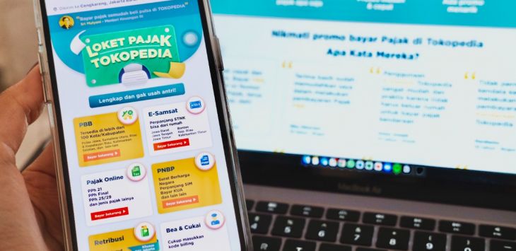 Loket Pajak Tokopedia: Melalui Tokopedia E-Samsat dan Samsat Mobile Jawa Barat (Sambara), pengguna khususnya wajib pajak kendaraan bermotor tahunan dapat memotong dua jalur antrian, yaitu proses registrasi kelengkapan dokumen dan pembayaran. Layanan Tokopedia E-Samsat diharapkan tidak hanya dapat mampu membantu masyarakat dalam membayar pajak, tetapi juga berkontribusi mendorong perkembangan ekonomi digital, khususnya saat pandemi, di Jawa Barat. (foto : IST)