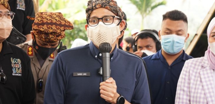 Menteri Pariwisata & Ekonomi Kreatif Sandiaga Salahuddin Uno saat perjalanan menuju Desa Cisande kecamatan Cicantayan Kab. Sukabumi Jawa Barat, Minggu (5/9/2021).