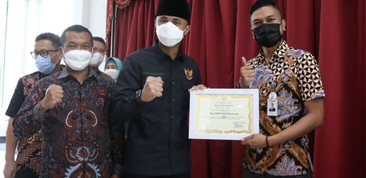 Sebanyak 9 sekolah dari jenjang SD, SMP dan SMA di Kabupaten Bandung Barat (KBB) mendapat penghargaan Adiwiyata Kabupaten, Provinsi dan Nasional tahun 2021. (Humas Pemkab Bandung Barat)