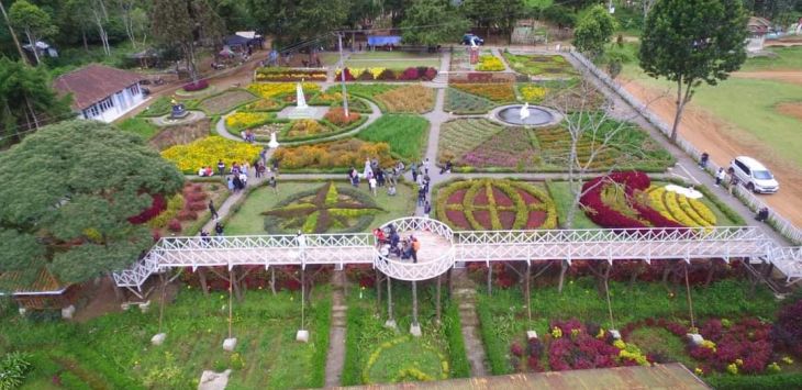 PERPUSTAKAAN OUTDOOR: Foto Sabda Desa Edupark di Kampung Cinyiruan Desa Pangalengan, yang merupakan perpustakaan outdoor dengan berbagai macam fasilitas. (ist)