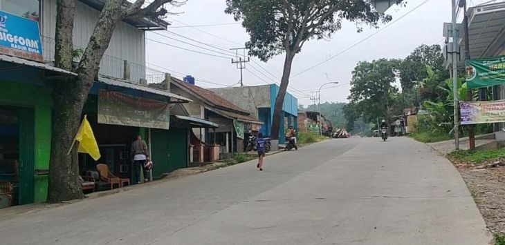 PEMBANGUNAN: Proyek pembangunan jalan wilayah selatan Kabupaten Bandung Barat bakal segera dilanjutkan dalam waktu dekat. (Foto: Hendra Hidayat/ Pojok Bandung)