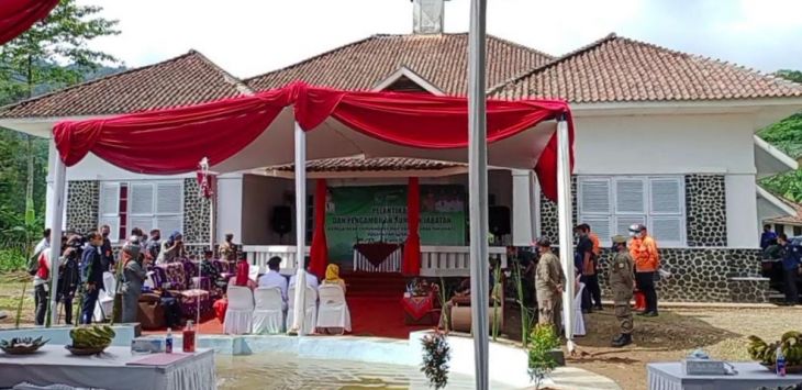 SUASANA: Rumah tua peninggalan Belanda yang menjadi tempat pelantikan kades. (FOTO: M.ANWAR/RADAR BANDUNG