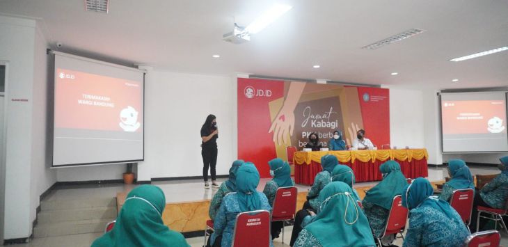 PELATIHAN: Tim Penggerak Pemberdayaan Kesejahteraan Keluarga (TP PKK) Kecamatan Mandalajati, Kota Bandung melakukan pelatihan berbelanja secara dalam jaringan (daring) atau online. (ist)
