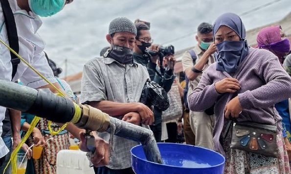 Pemerintah Kota (Pemkot) Bandung melalui Dinas Perdagangan dan Perindustrian (Disdagin) menggelar operasi pasar untuk minyak goreng curah di Pasar Ciwastra, Senin (21/3/2022). (ist)