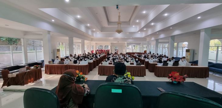 SELEKSI: Sebanyak 341 orang mengikuti tes seleksi Pegawai Pemerintah Non Pegawai Negeri (PPNPN) di lingkungan Badan Pertanahan Nasional (BPN) Kabupaten Bandung Barat. (Foto: Hendra Hidayat/ Radar Bandung).