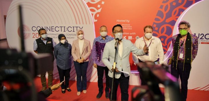 Gubernur Jawa Barat saat menutup CONNECTI:CITY di Gedung Merdeka, Kota Bandung, Selasa (15/3/2022) malam.
