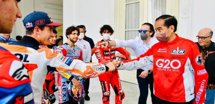 Presiden Jokowi menemui para pembalap MotoGP di Istana Kepresidenan, Jakarta Pusat, Rabu (16/3). (Biro Pers Sekretariat Presiden)