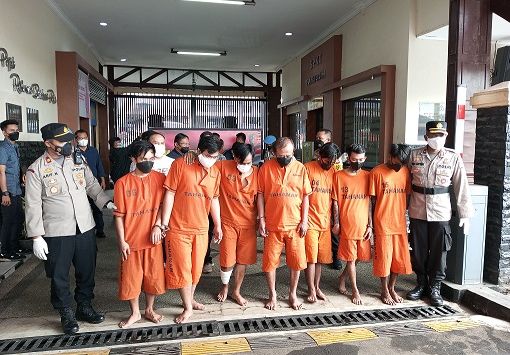 Satuan Reserse Kriminal (Satreskrim) Polres Kota Cimahi, bersama Polsek Cililin dan Polsek Cisarua berhasil mengungkap kasus pencurian kendaraan bermotor roda dua.  (Agung Eko Sutrisno)