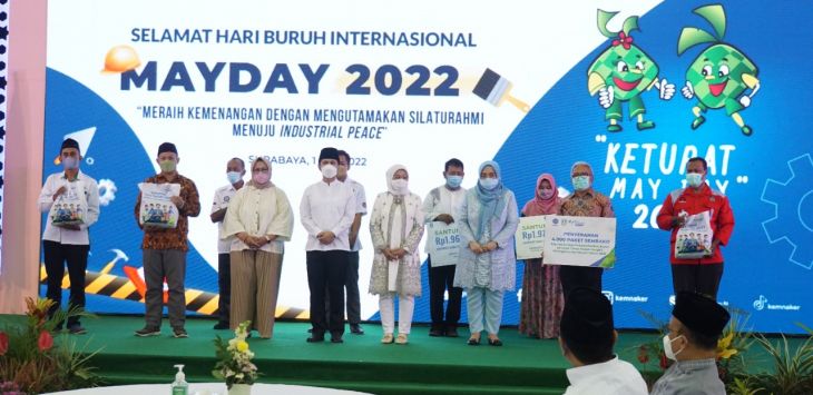 PERINGATI HARI BURUH: Menteri Ketenagakerjaan, Ida Fauziah dan BPJAMSOSTEK saat menghadiri peringatan May Day atau Hari Buruh Internasional 2022. (Dok/ BPJS Ketenagakerjaan)