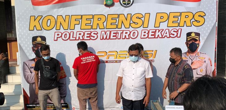 Pekerja dan Tim Pengamanan Proyek  Kereta Cepat Jakarta-Bandung (KCJB) berhasil mengamankan pencuri besi di wilayah DK 34, Kabupaten Bekasi. (foto : IST)