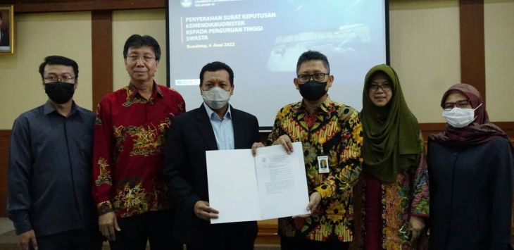 Politeknik Pos Indonesia (POLTEKPOS) dan Sekolah Tinggi Ilmu Manajemen dan Logistik (STIMLOG) resmi bergabung menjadi Universitas Logistik & Bisnis Internasional (ULBI).  (ist)