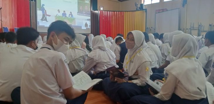 SUASANA: Pelaksanaan MPLS di SMAN 2 Kota CImahi yang terletak di Jalan Sriwijaya IX No.45A, Setiamanah, Kec. Cimahi Tengah, Kota Cimahi. AGUNG EKO SUTRISNO/RADAR BANDUNG