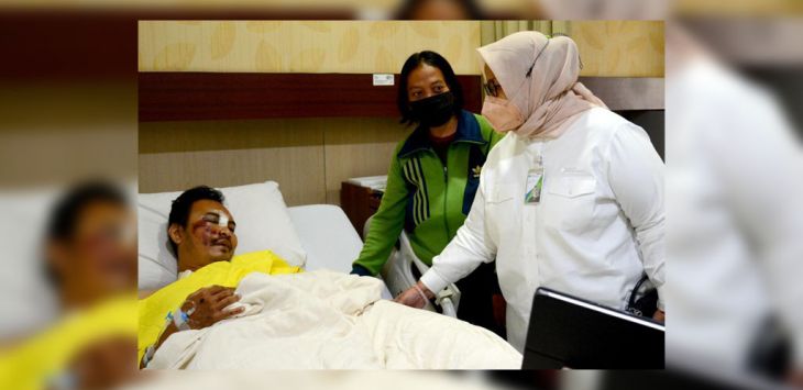 Korban kecelakaan di jalan Transyogi Cibubur dirawat di rumah sakit. (ist)