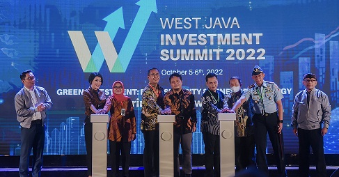 Ketua Asosiasi Pengusaha Indonesia (Apindo) Jabar, Ning Wahyu Astutik saat menghadiri West Java Investment Summit (WJIS) 2022 di The Trans Luxury Hotel Kota Bandung, Rabu, (5/10/2022).