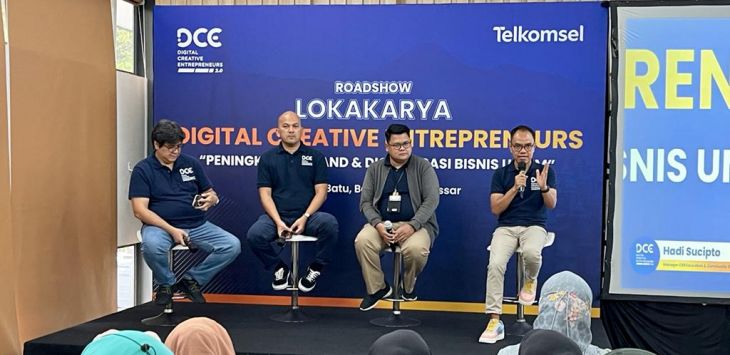 Vice President Area Account Management Telkomsel Samuel Pasaribu (paling kiri), GM CSR Telkomsel Andry P Santoso, Founder Kailoka Harizal dan Manager CSR Education and Public Community Development Telkomsel Hadi Sucipto (paling kanan)