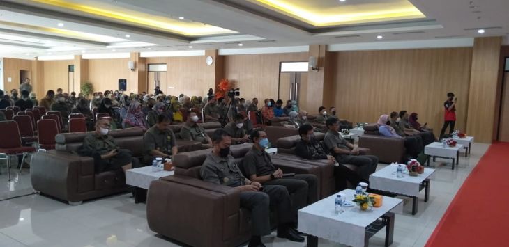 Seminar nasional serta diseminasi hasil penelitian dosen di Gedung Jenderal TNI Mulyono Fisip Unjani, jalan jenderal Sudirman, Kota Cimahi pada Selasa, (6/12/2022)