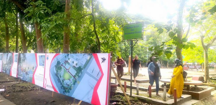 RENOVASI : Suasana alun-alun Kota Cimahi, saat akan direnovasi. AGUNG EKO SUTRISNO/RADAR BANDUNG