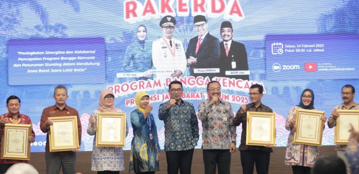 Foto bersama saat Rapat Kerja Daerah (Rakerda) Bangga Kencana Provinsi Jawa Barat di Holiday Inn Pasteur Bandung, Selasa (14/2).