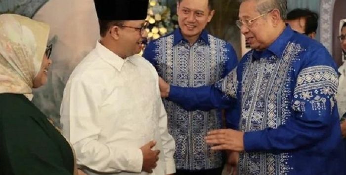 Anies Baswedan menghadiri open house keluarga SBY pada momen Idul Fitri 1444H di Jakarta.