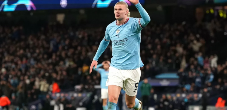 Bintang Manchester City Erling Haaland merayakan gol. Dulu Haaland tertekan dan sekarang bahagia. Nigel Roddis / AFP
