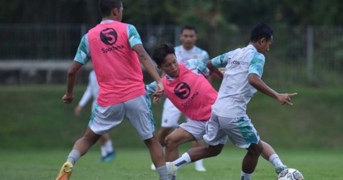 Penyerang Persib Bandung, Arsan Makarin saat berlatih bersama skuad di pramusim di Yogyakarta.Barly Isham/Persib.co.id