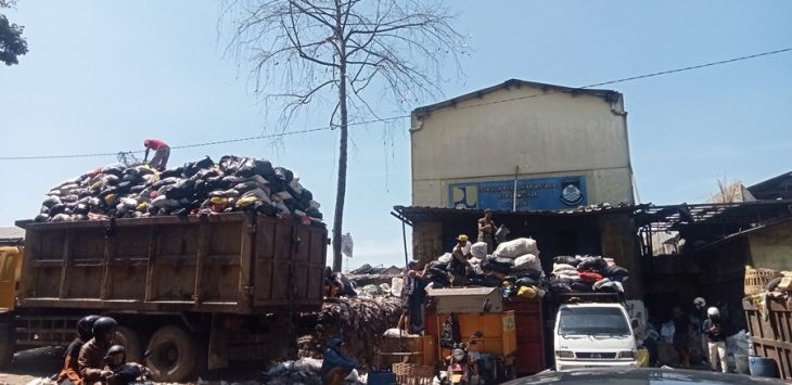 TPS Pasar Kuda Jalan Sangkuriang No 97 Cipageran, Kecamatan Cimahi Utara, Kota Cimahi. ADAM ARMANDHANY/Pojokbandung.com 