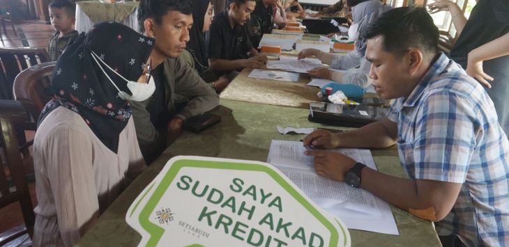 Akad Kredit perumahan Bukit Pinus Banjaran yang dilaksanakan di Rumah Makan Riung Panyaungan, Banjaran, Kabupaten Bandung, Kamis (23/11).