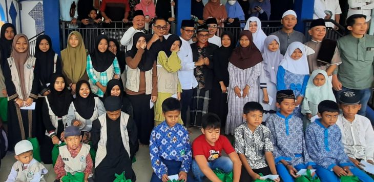 Bupati Bandung, Dadang Supriatna bersama jajaran Kepala Dinas/Kepala Badan maupun Organisasi Perangkat Daerah dan BPJS Keteagakerjaan Bandung Bojongsoang 
melaksanakan Jumat Keliling (Jumling) ke-92 di Masjid As-Syahidan, Soreang Residence, Kecamatan Soreang, Kabupaten Bandung, Jumat (15/3/2024).